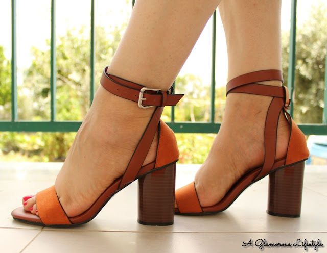 Scarpa femminile aperta sul tallone online